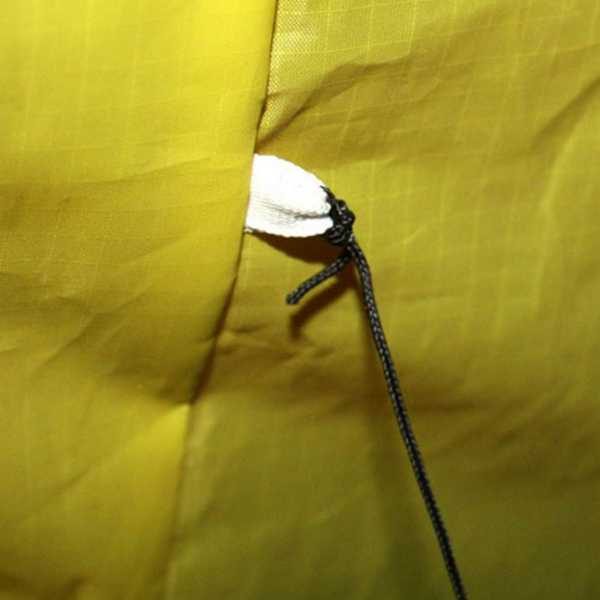 bridle string tied to yellow sailcloth on Addict power kite sail