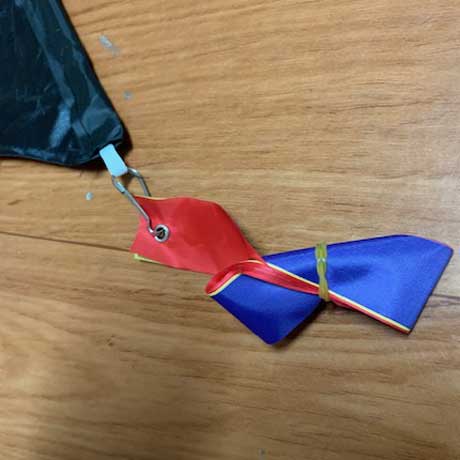 tail attachment clip of Cell Delta kite