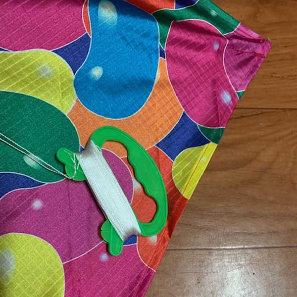 photo of jellybeans kids kite showing handle and string