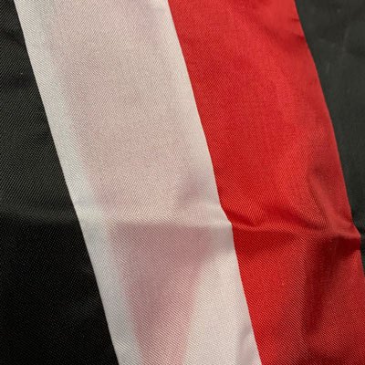 Spinsock colours red white and black